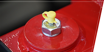 Schmieranschlüsse an jedem Zinkenbalken