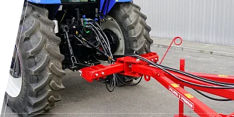 BEFESTIGUNG AN DEN TRAKTOR